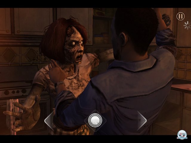 Man spielt Lee Everett, der sich einem kriechenden Zombie erwehren muss - auch unter iOS in Form eines Reaktionstests: Einfach mit dem Finger auf die angezeigten Kreise tippen.