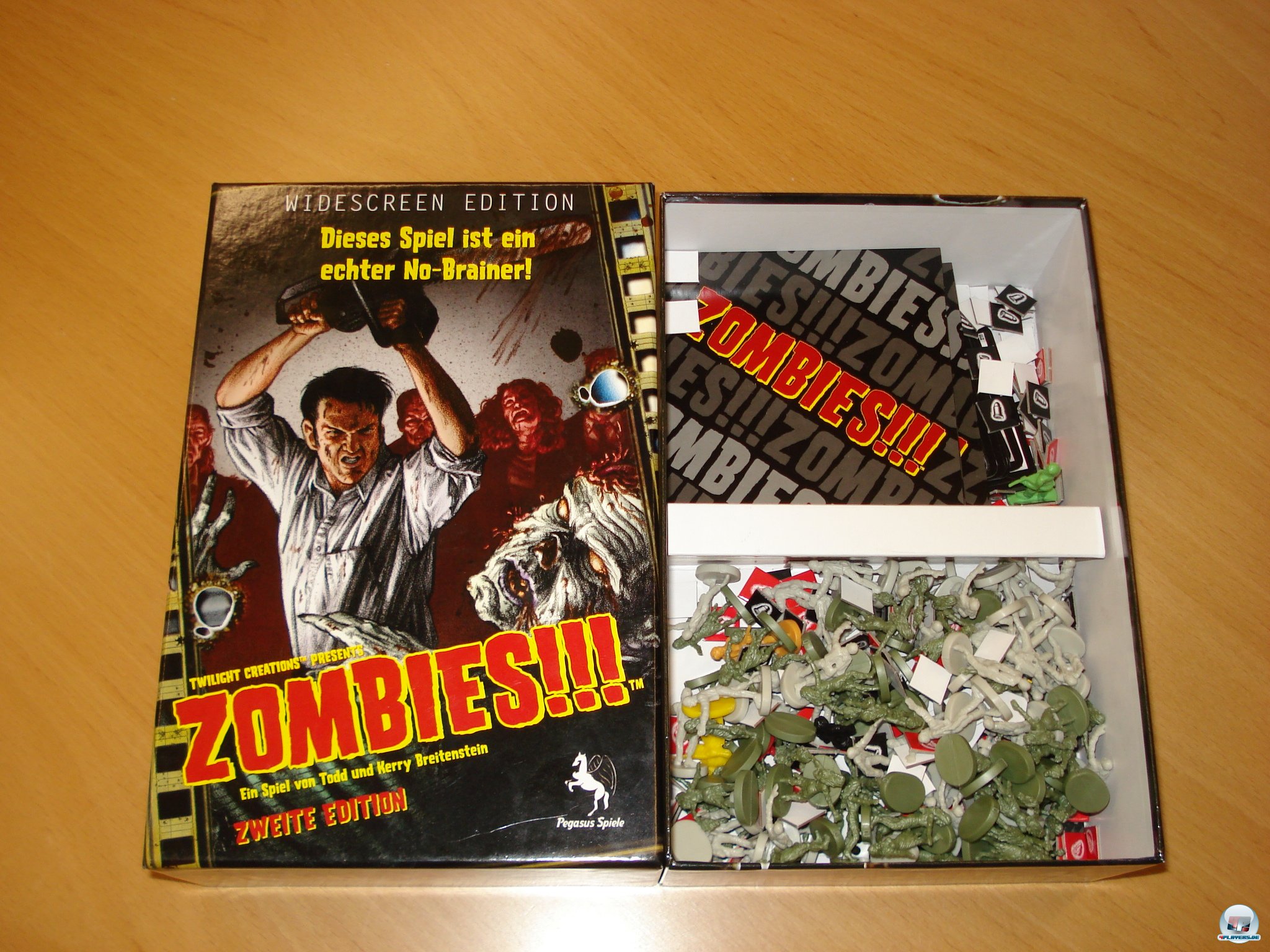 Zombies!!! ist in deutscher Version bei Pegasus für 2 bis 6 Spieler erschienen und kostet knapp 15 Euro.