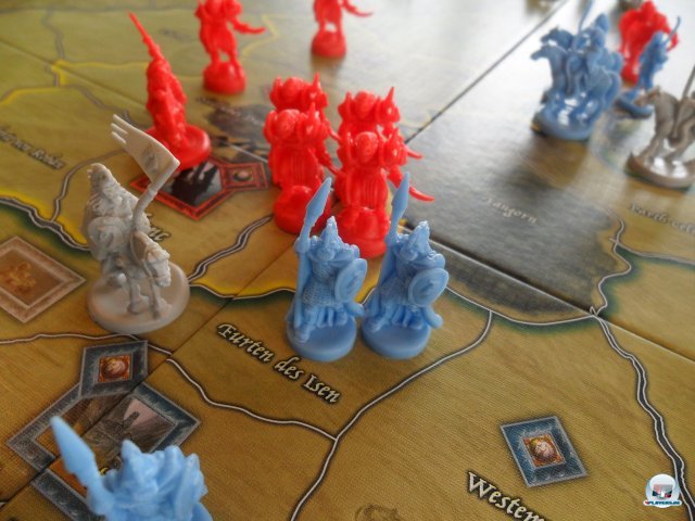 Rot gegen Blau, Sauron gegen die freien Völker: Über 200 Plastikfiguren bevölkern die Karte.