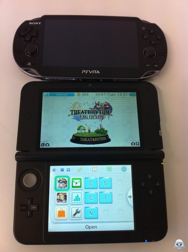 Den Größenvergleich mit der Vita muss der 3DS XL nicht scheuen, die Bildschirme sind fast gleich groß.
