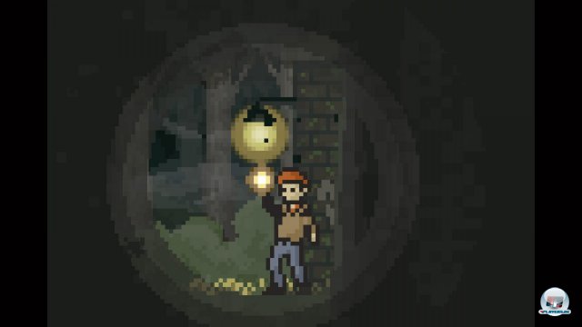 Auch wenn es zu Beginn gewöhnungsbedürftig aussieht: Die Pixelkulisse sorgt für Stimmung, knarzende Türen erinnern an Resident Evil.