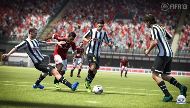 Grätschen und Tacklings sind noch effektiver als in FIFA 12.